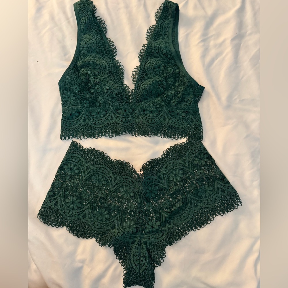 Lace Bralette and Panty Set in Green